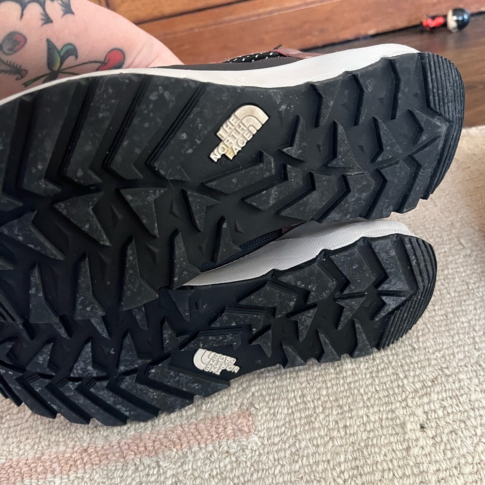 Mauve Northface Winter Boots - Picture 2 of 2